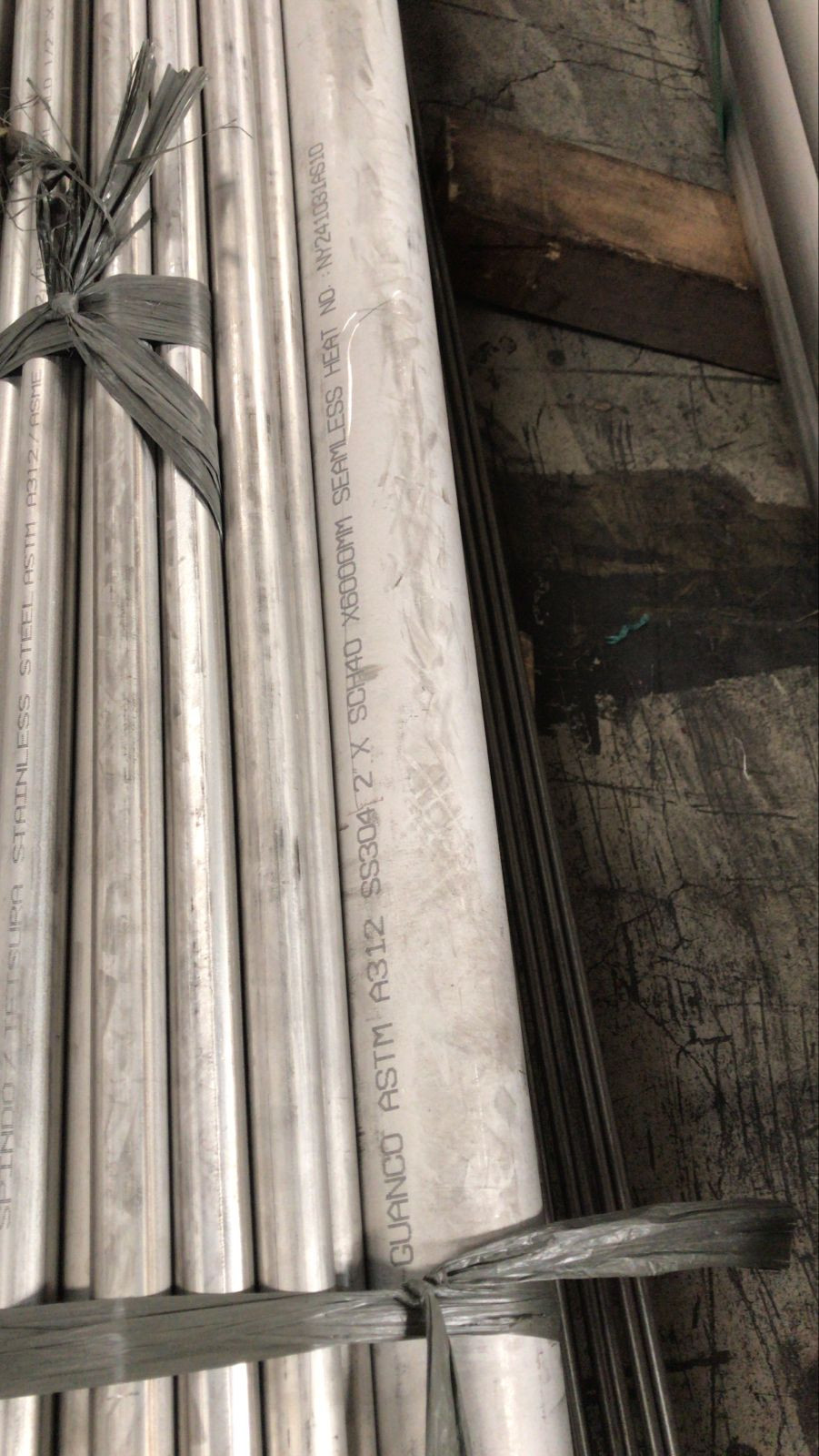 Cara Mengidentifikasi Pipa Stainless Steel Asli: Pengujian Kimia vs Pengujian Magnetik.